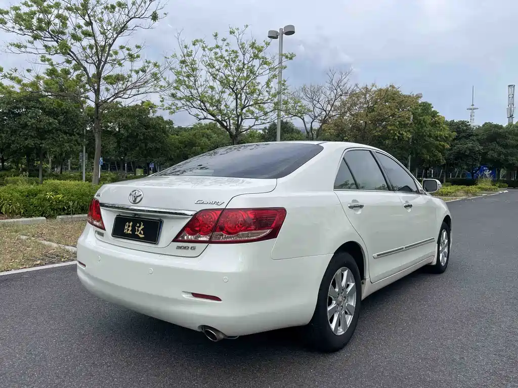Toyota Camry — миниатюра 4