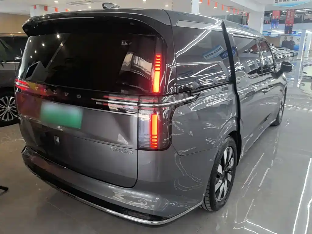 Volvo EM90 — миниатюра 7