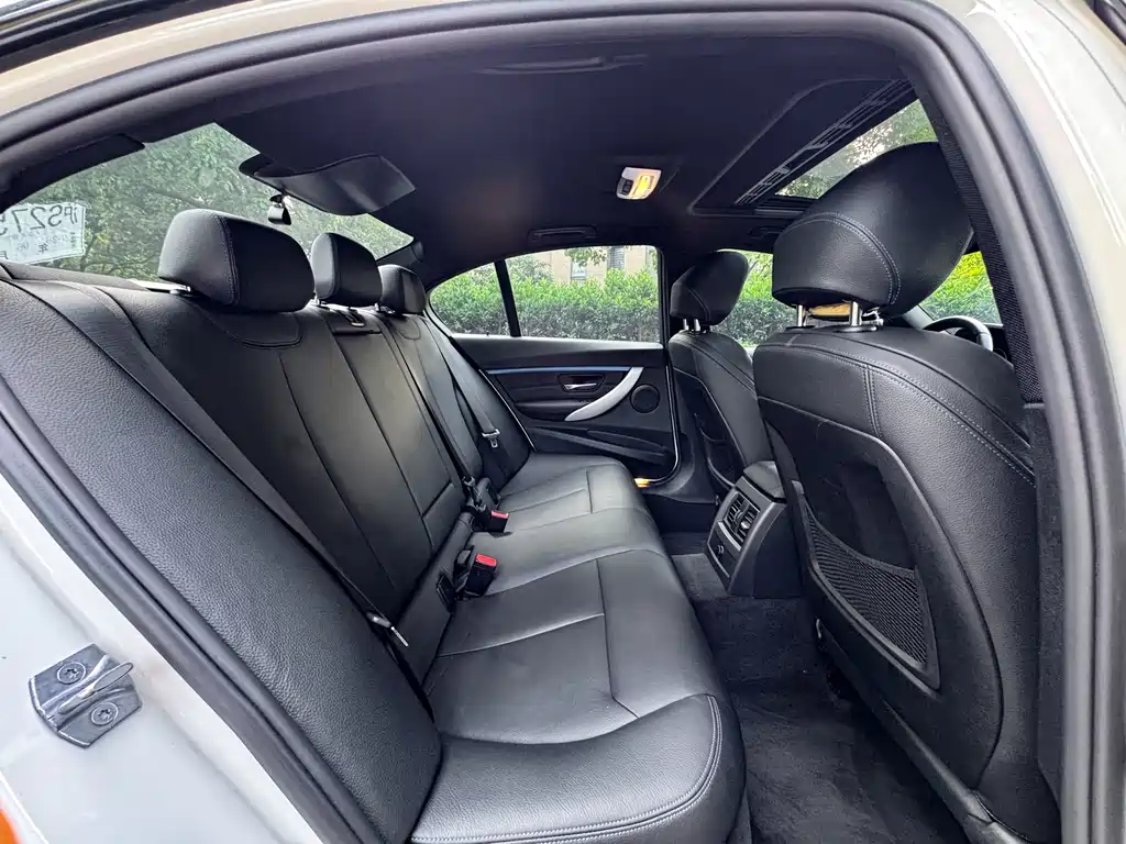 BMW 3 Series - фото 15