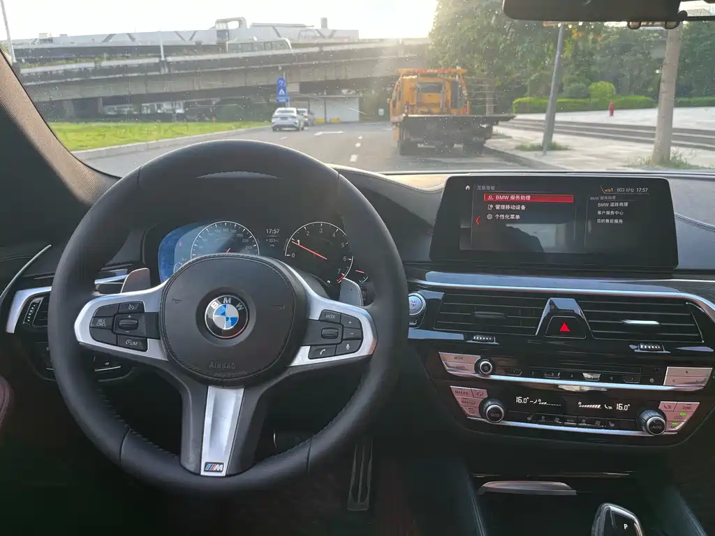 BMW 5 Series — миниатюра 15
