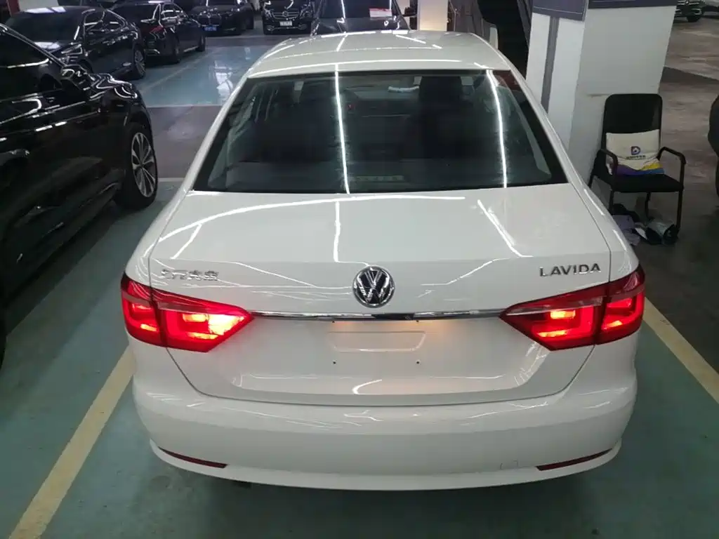 Volkswagen Lavida — миниатюра 6