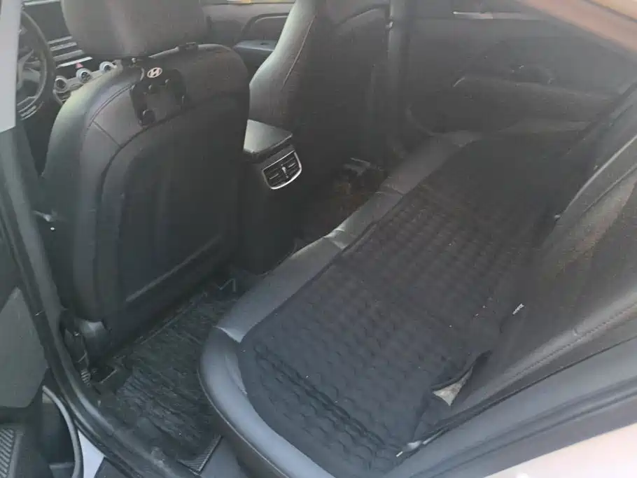 Hyundai Elantra — миниатюра 11
