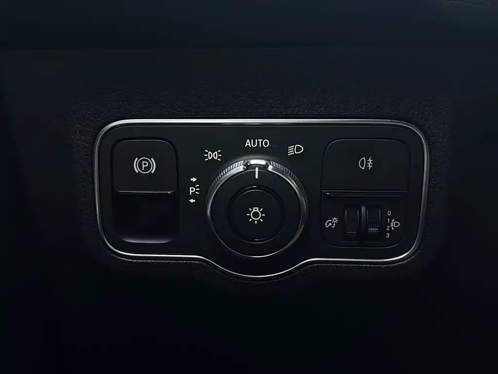 Mercedes-Benz GLB — миниатюра 19