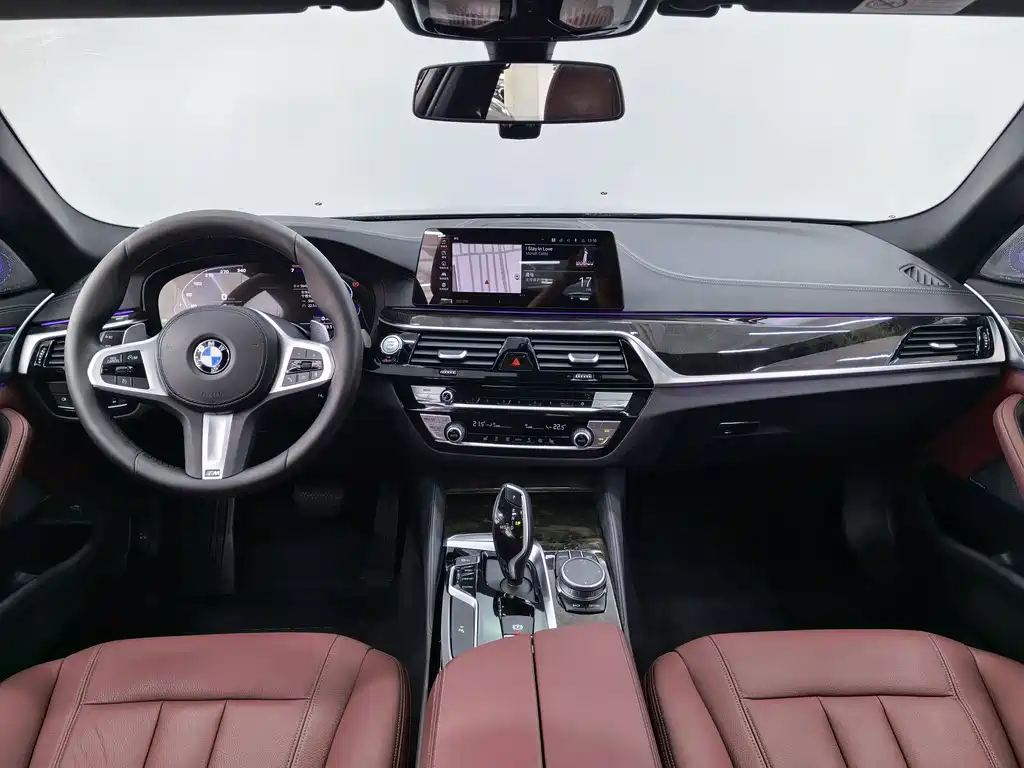 BMW 5 Series — миниатюра 7