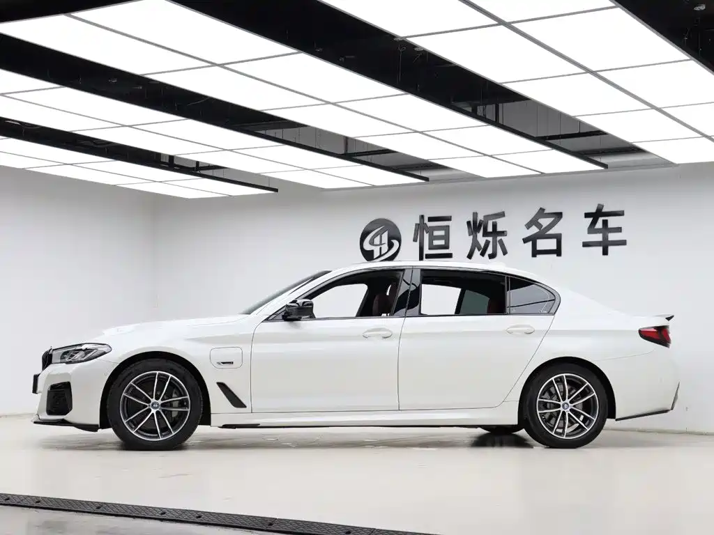 BMW 5 Series New Energy — миниатюра 29