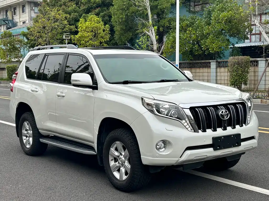 TOYOTA PRADO