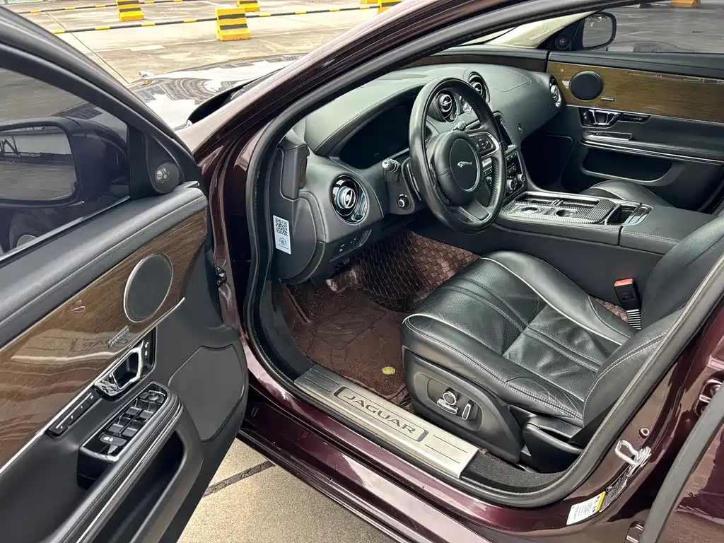 Jaguar XJ — миниатюра 8