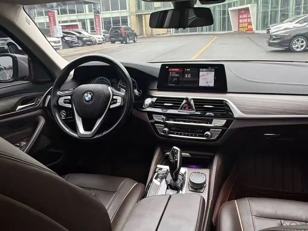 BMW 5 Series — миниатюра 8