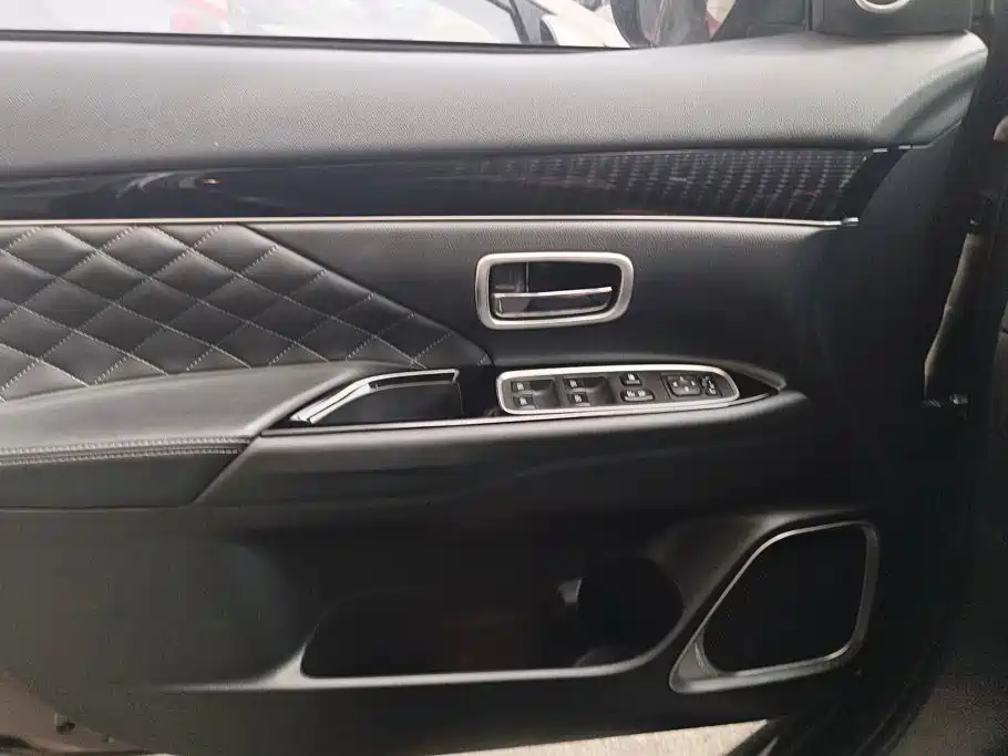 Mitsubishi Outlander — миниатюра 7