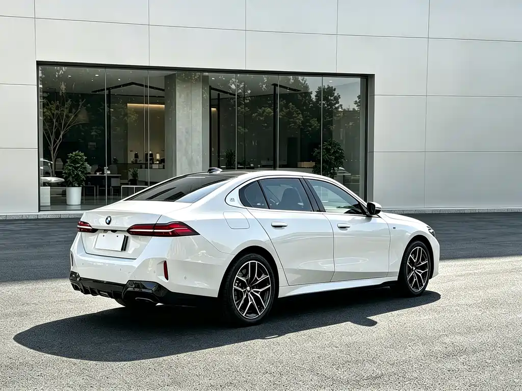 BMW i5 — миниатюра 14