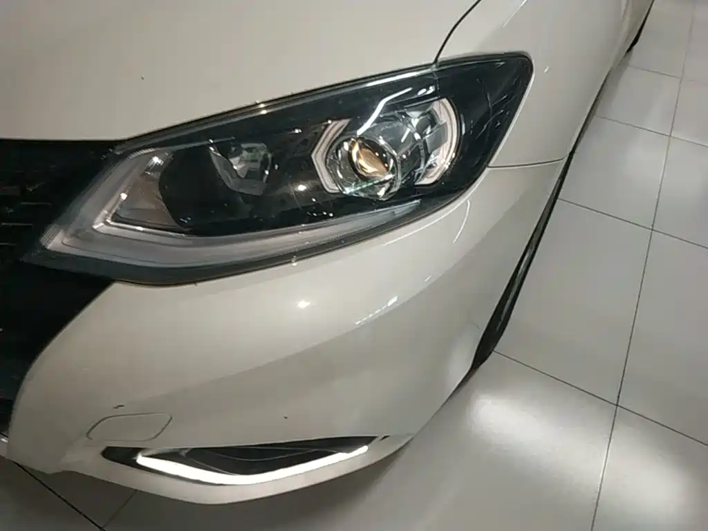Nissan Tiida — миниатюра 24