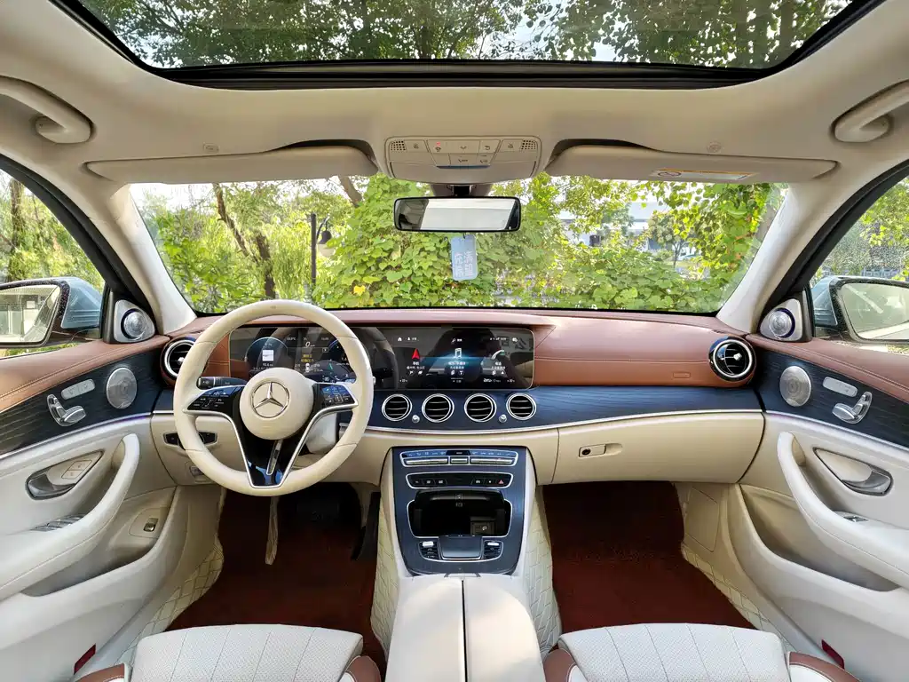 Mercedes-Benz E-Class — миниатюра 11