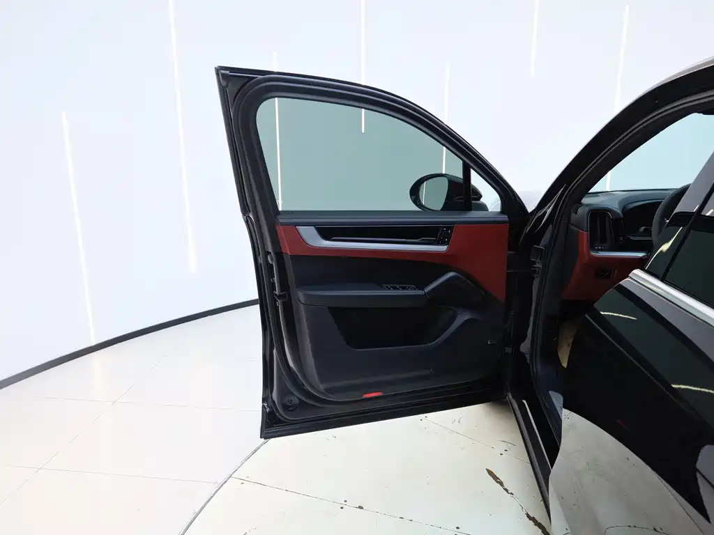 Porsche Cayenne — миниатюра 10
