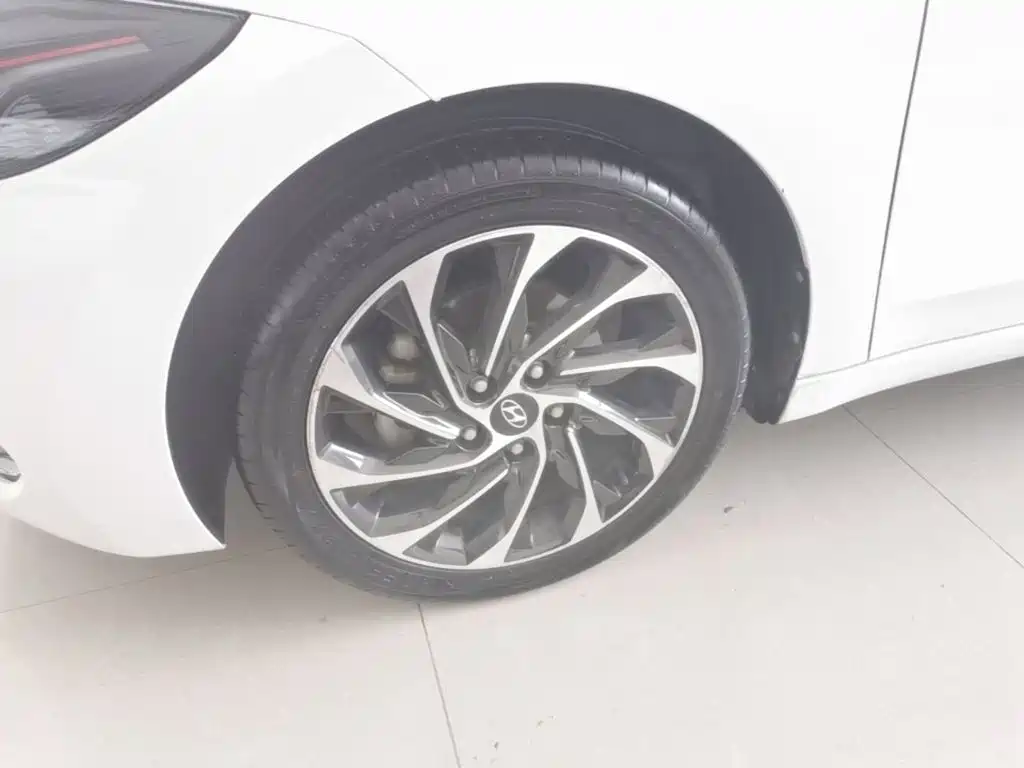 Hyundai Elantra — миниатюра 23