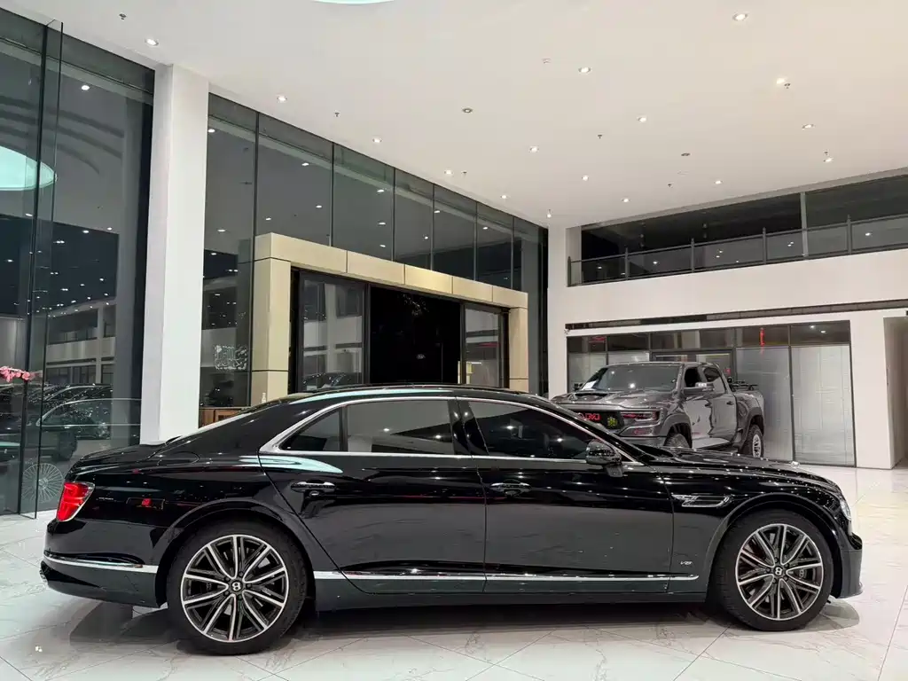 Bentley Flying Spur — миниатюра 7