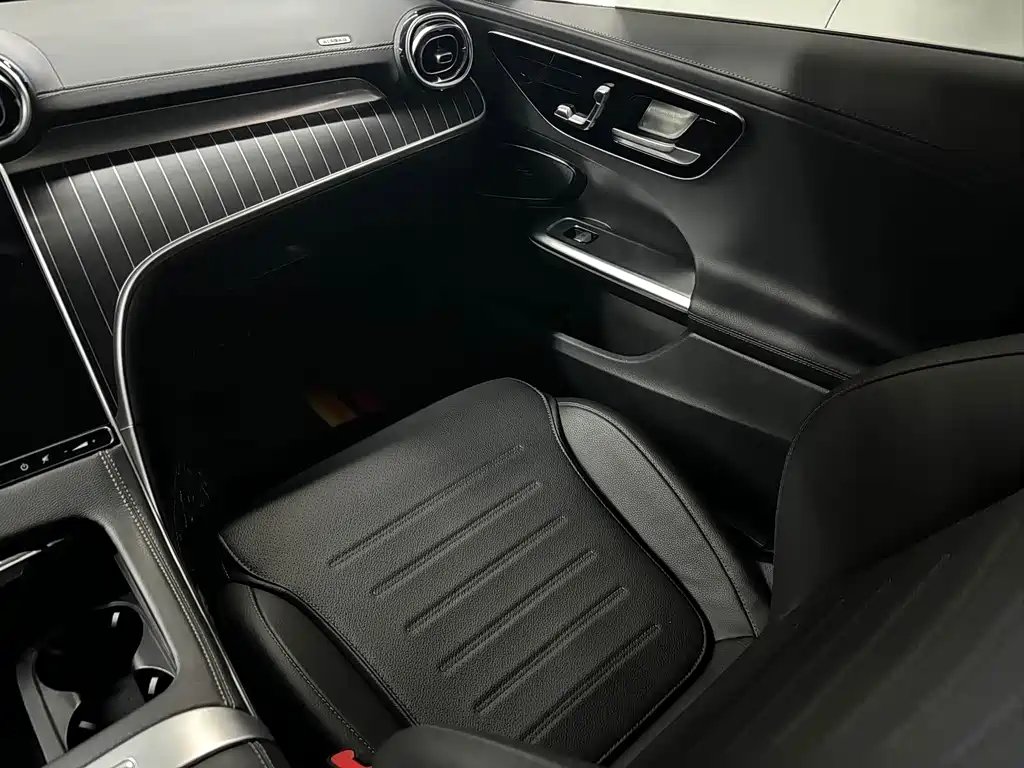 Mercedes-Benz C-Class — миниатюра 10