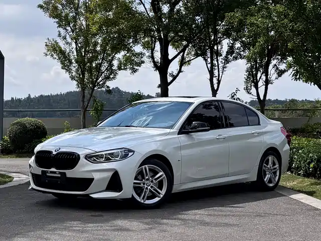 BMW  1 SERIES