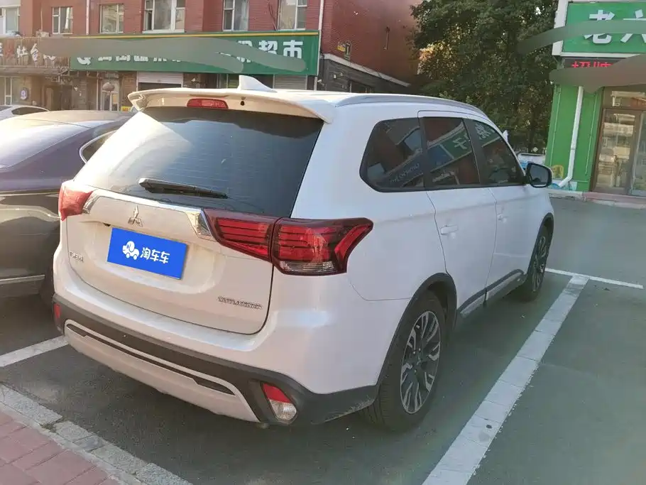 Mitsubishi Outlander — миниатюра 3