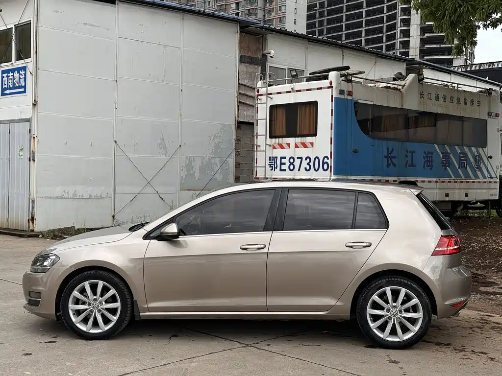 Volkswagen Golf 2015 1.4TSI AT Flagship