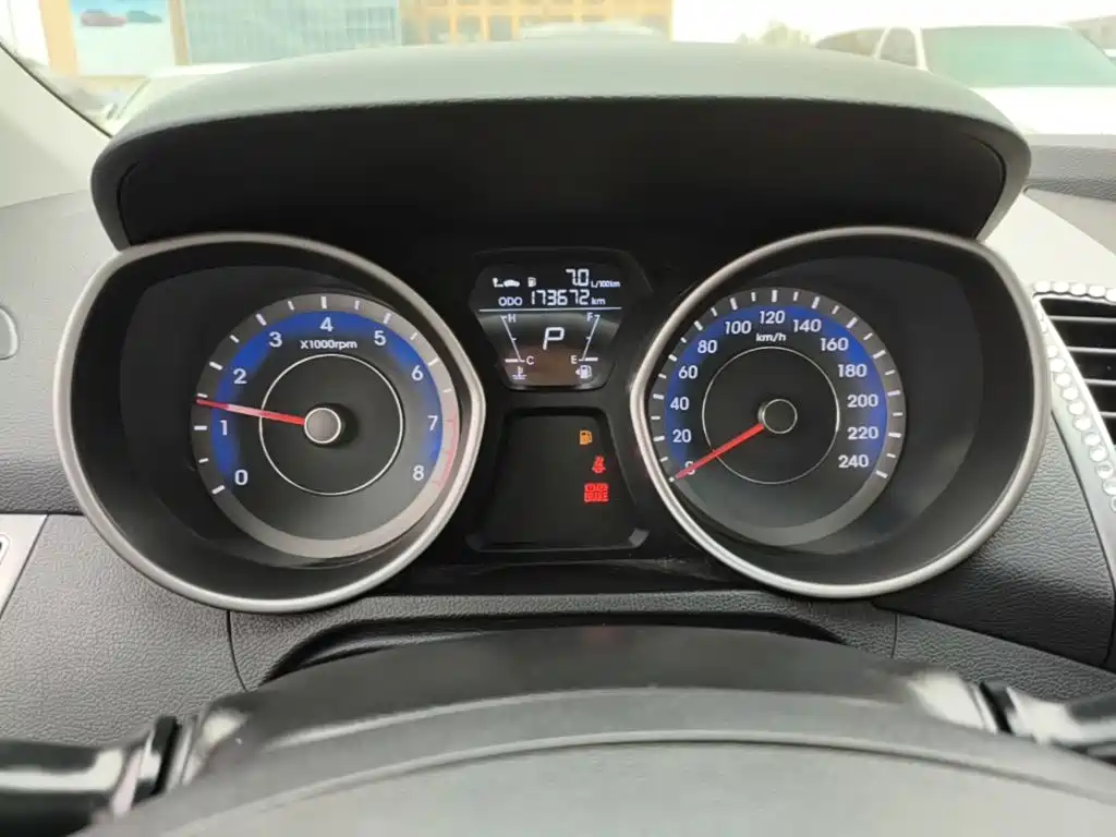 Hyundai Elantra Langdong — миниатюра 12