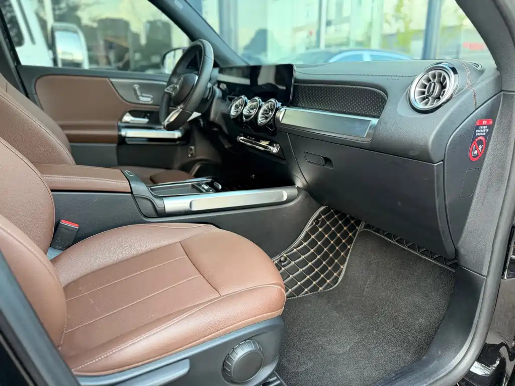 Mercedes-Benz GLB — миниатюра 23