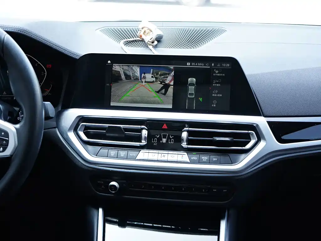 BMW 3 Series — миниатюра 9