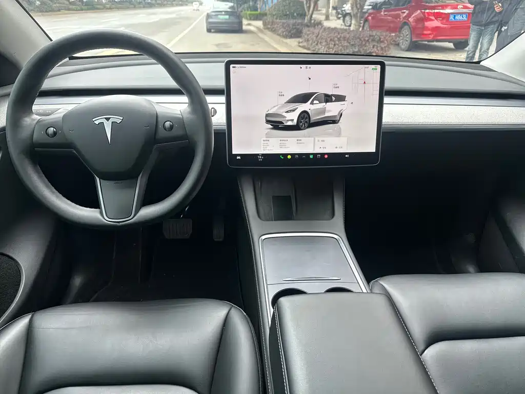 TESLA MODEL Y