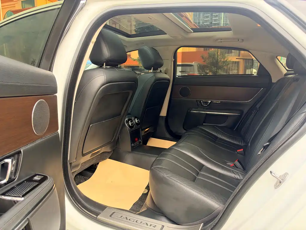 Jaguar XJ — миниатюра 12