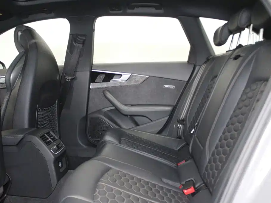 Audi RS 4 — миниатюра 8
