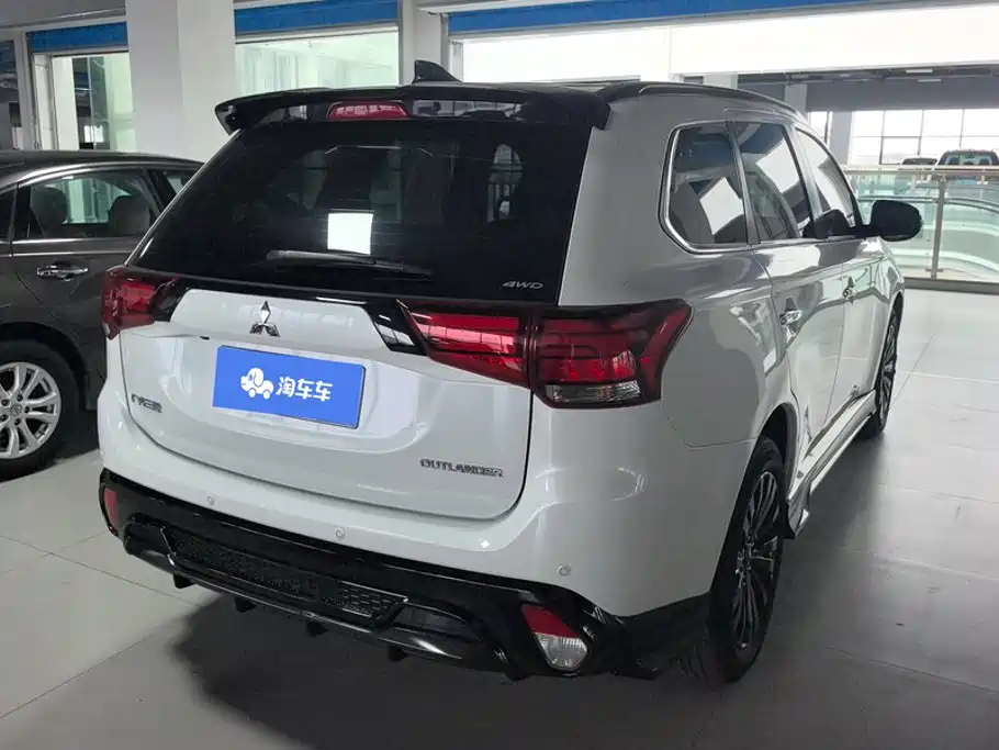 Mitsubishi Outlander — миниатюра 3