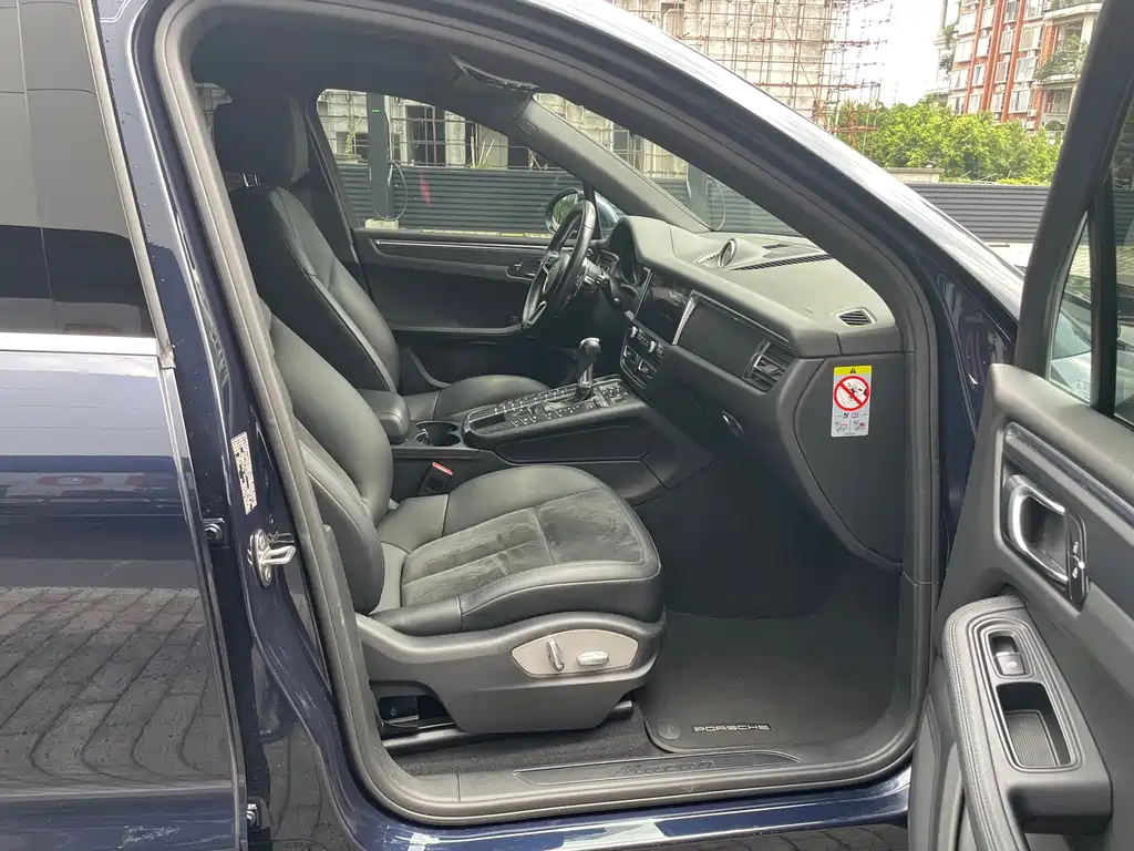 Porsche Macan — миниатюра 8