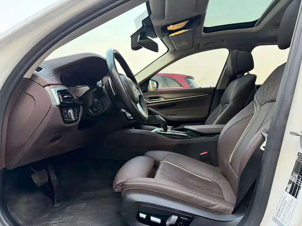 BMW 5 Series — миниатюра 4