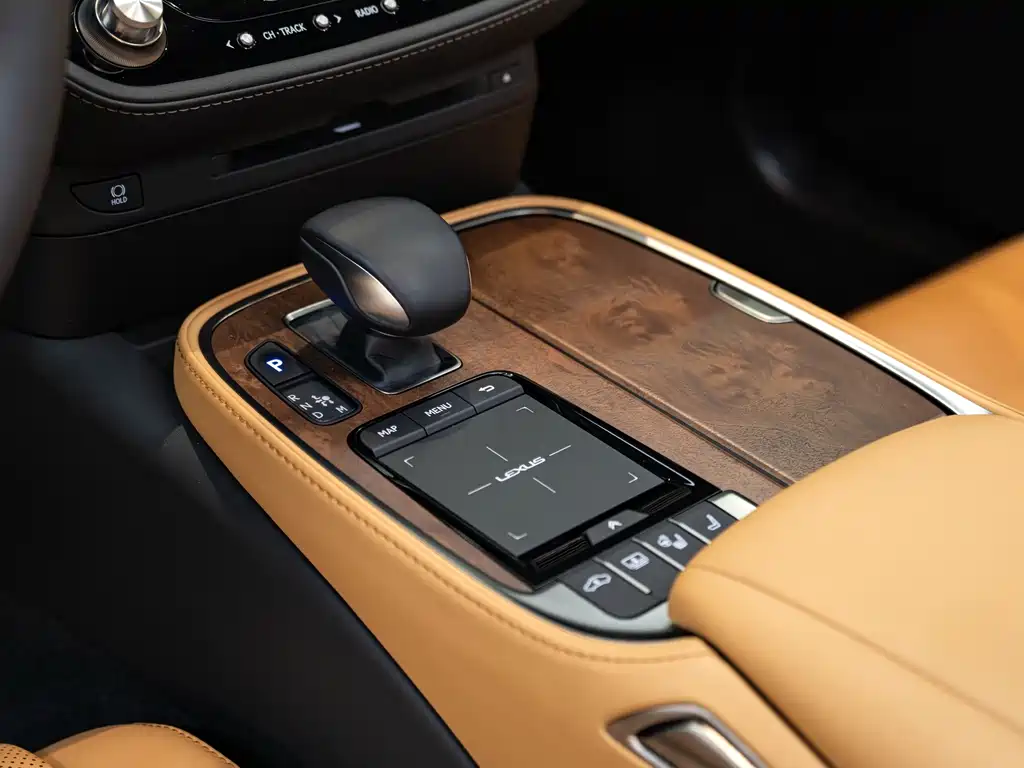 Lexus LS — миниатюра 15