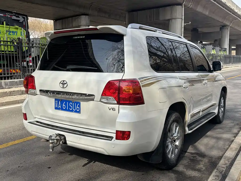 TOYOTA LAND CRUISER