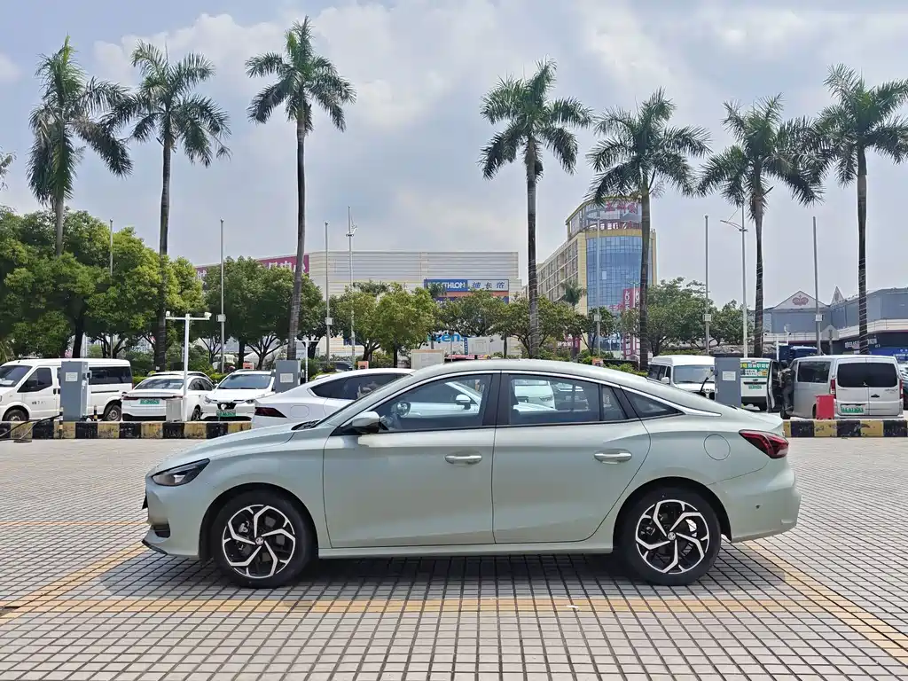 MG MG5 — миниатюра 4