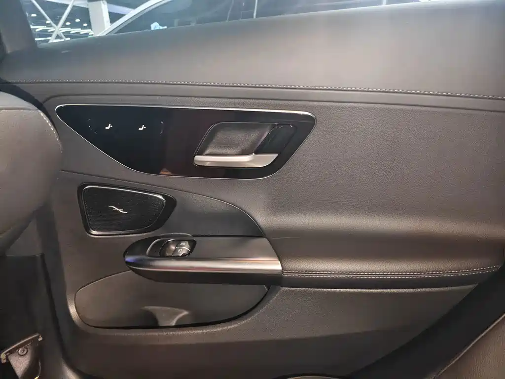 Mercedes-Benz C-Class — миниатюра 14