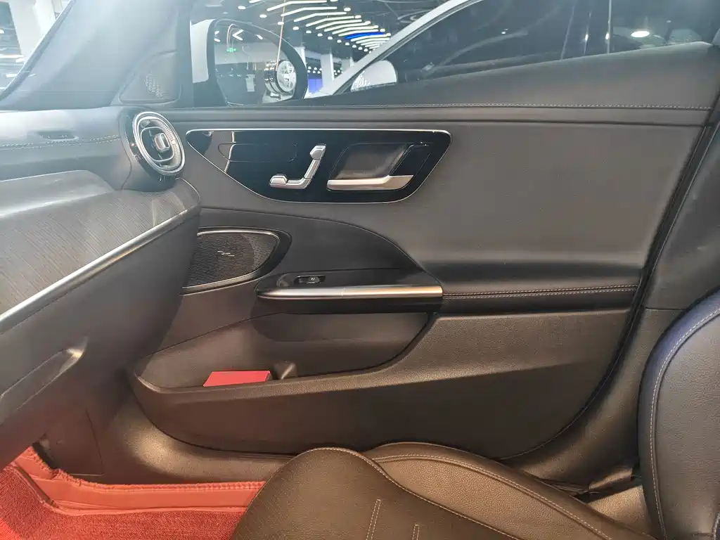 Mercedes-Benz C-Class — миниатюра 7