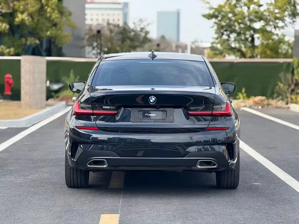 BMW 3 SERIES