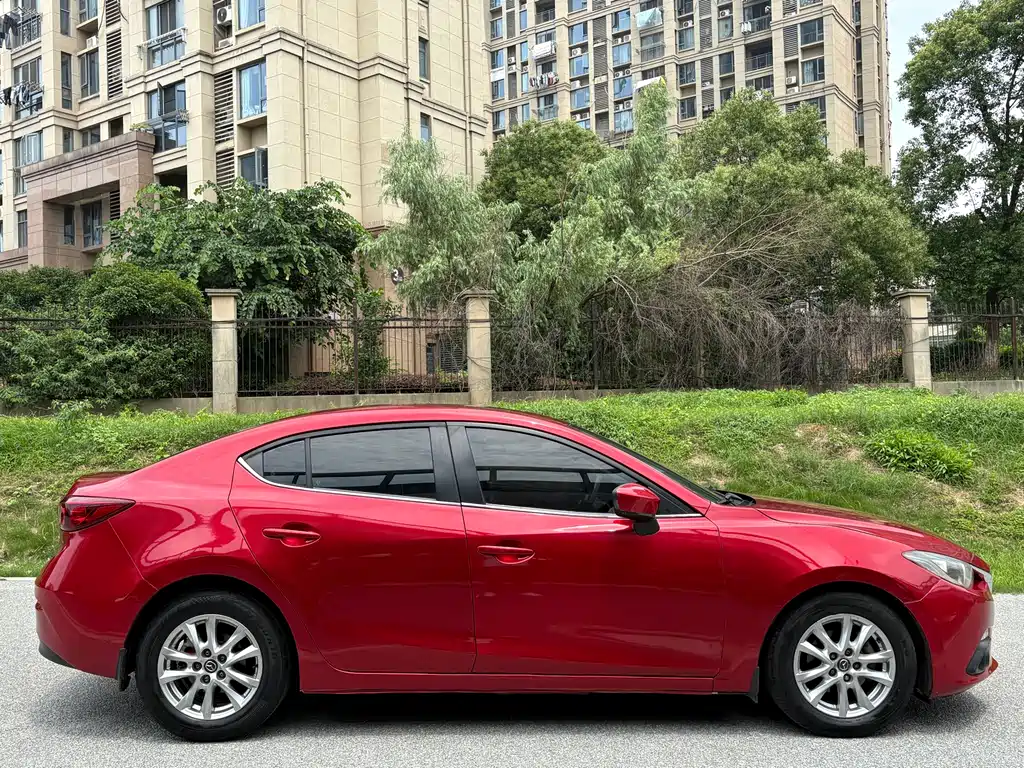 Mazda Mazda3 3 2016 1.5L AT Luxury