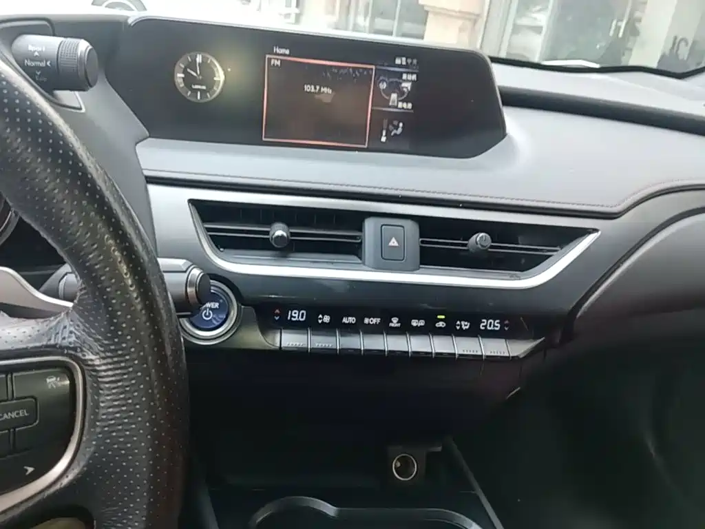 Lexus UX — миниатюра 13
