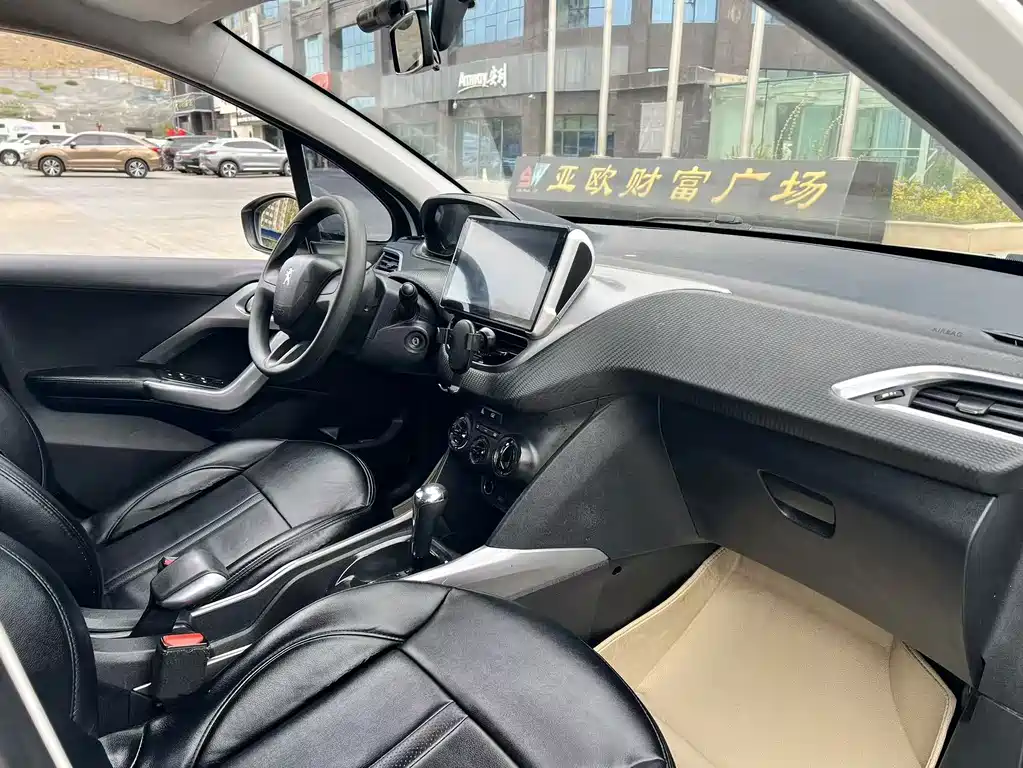 Peugeot 2008 — миниатюра 10