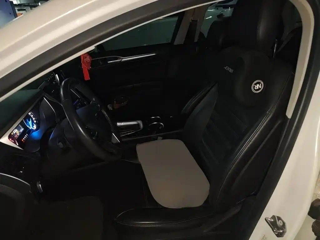 Ford Mondeo — миниатюра 8