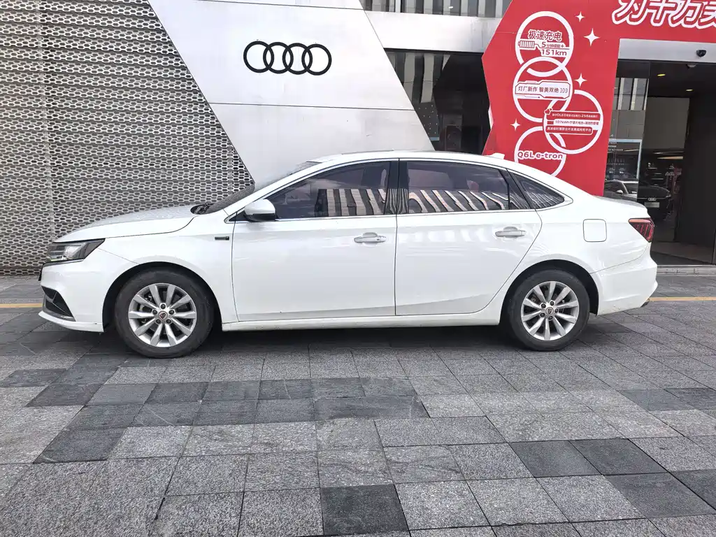 ROEWE  I6 NEW ENERGY