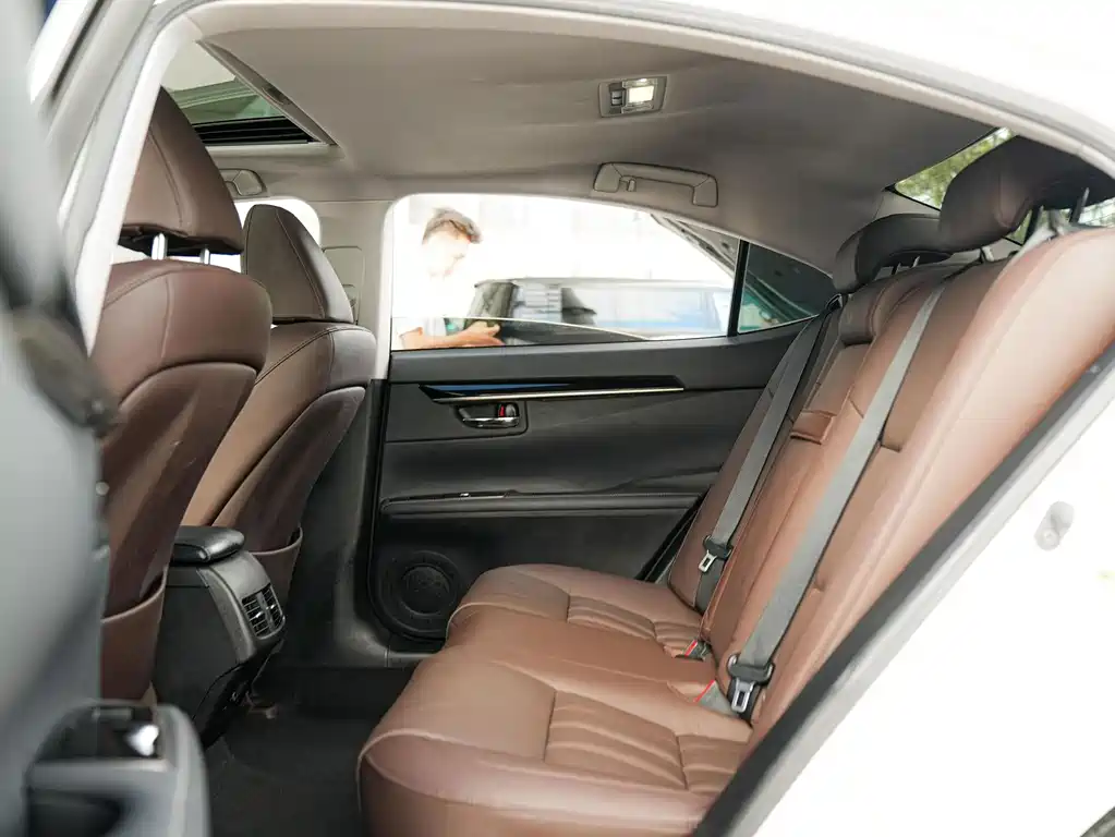 Lexus ES — миниатюра 14