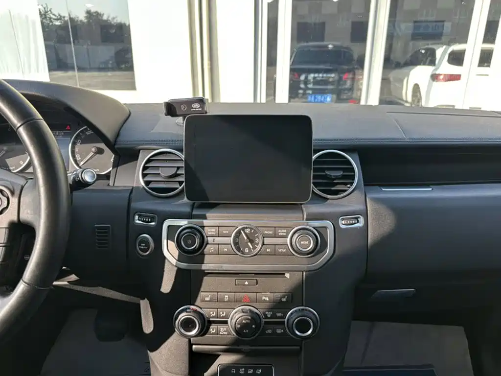 Land Rover Discovery — миниатюра 18