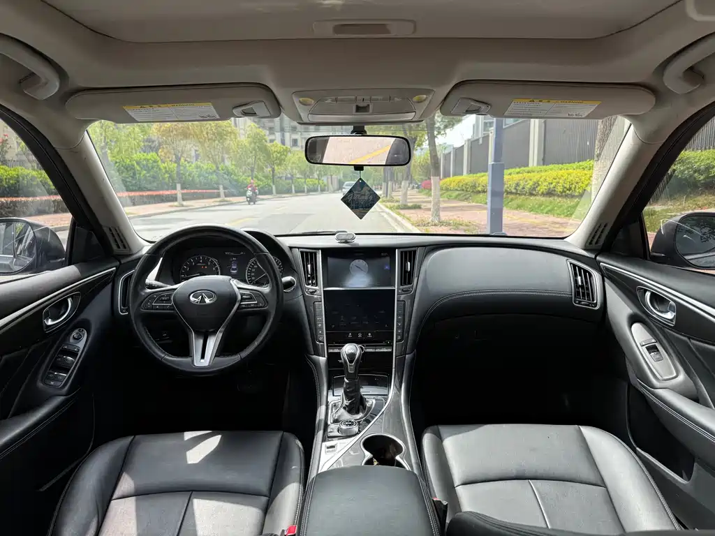 Infiniti Q50L 2018 2.0T Comfort VI