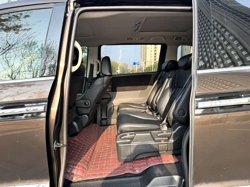 Honda Elysion — миниатюра 3