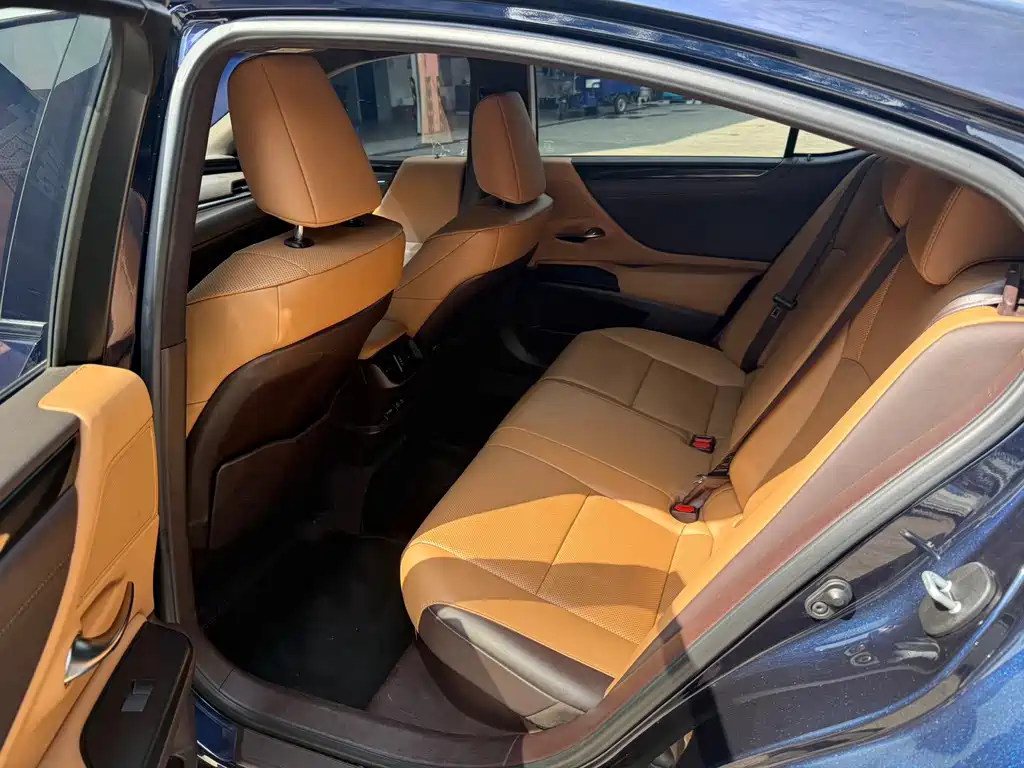 Lexus ES — миниатюра 7