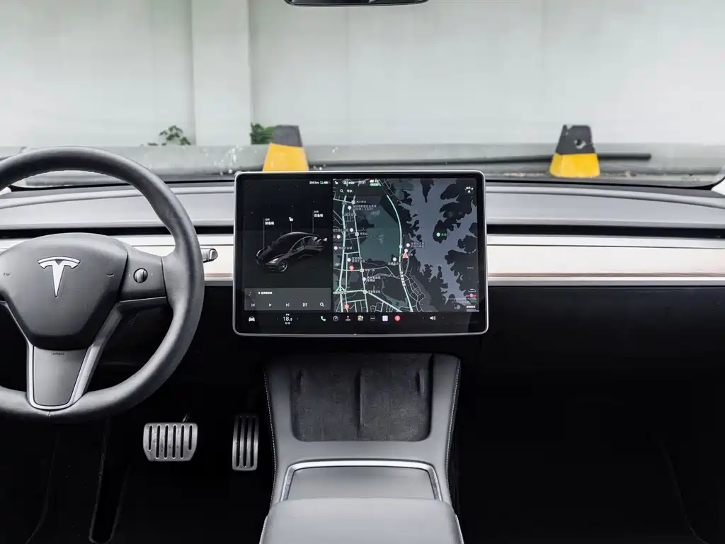 Tesla Model 3 — миниатюра 6