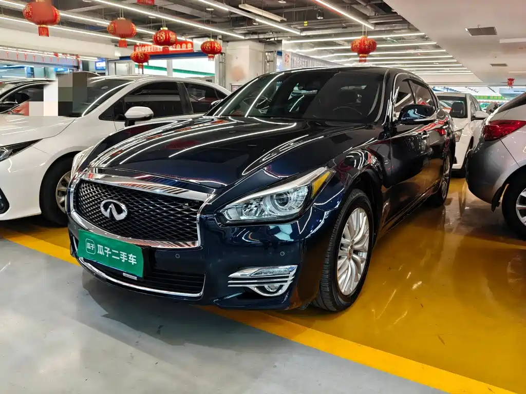 Infiniti Q70